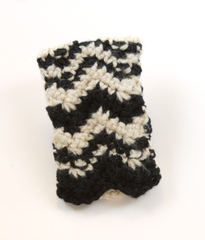 Crochet Milan By Night Phone Case in Vanna's Glamour® and Vanna's Choice