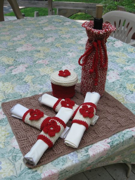 Picnic set with all four napkin rings